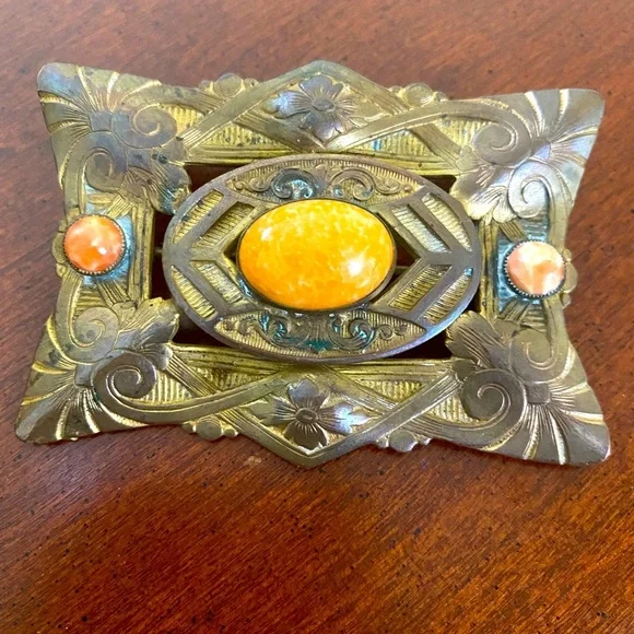 Antique brass and coral brooch - Picture 1 of 6